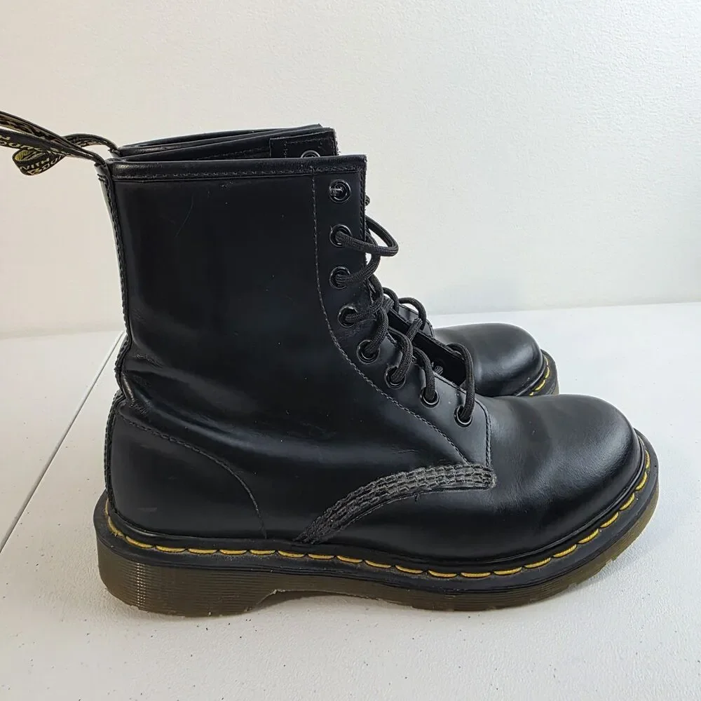Dr. Martens Womens AirWair Black Leather Classic Combat Style Boots Sz 8 8 Hole - Picture 5 of 8